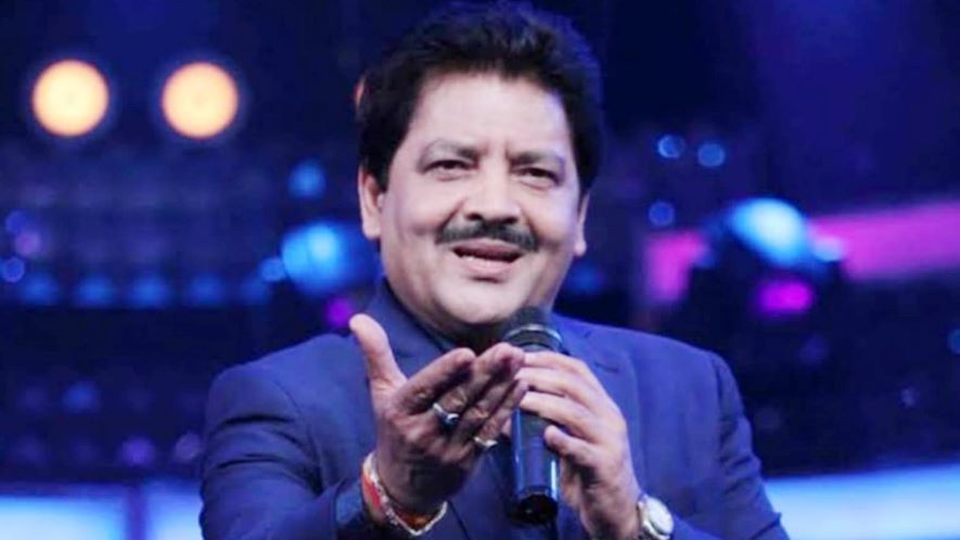 উদিতের চুমুর ভিডিও ভাইরাল, বললেন ‘ওদের খুশি করতে হয়’